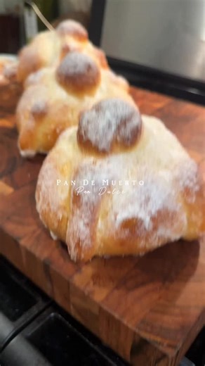 Citlally Gonzalez | No salieron perfectos pero si deliciosos 🤤 Sponge: 1/2 cup milk 1 tbsp active dry yeast 1 cup bread flour Dough: 1/2 cup sugar 5 eggs... | Instagram