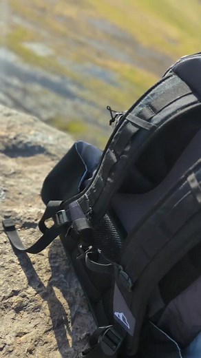 😎 Appreciation post for the back of the Onyx Rebel - our fully featured, top-of-the-line, pro-touring disc golf bag. This bag was designed to help keep you cool, even on the most 🔥 of courses with its uniquely designed air channels, straps and padding. | Upper Park Disc Golf