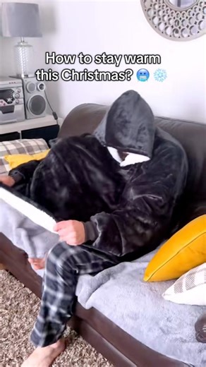 Adjust the heat to suit you 🔥 #heatedhoodie #giftideas #christmasgifts #fleece #thermafleece #warm #Christmas | ThermaFleece