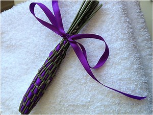 How to Make Aromatic Lavender Wands