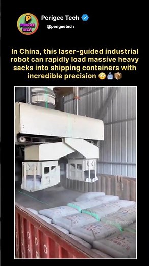 China’s Cargo Loading Robot Looks Unreal 😳🤖