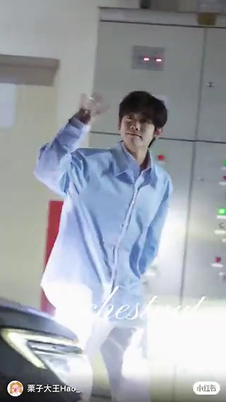 The #PursuitofJade main CP arrived separately earlier for the dinner. I was looking for our boy, #DengKai's arrival video but no one seems to have caught him arriving. 🤔 No sign of #KongXueEr either. 😅Netizens caught #LiQing arriving. So where is our #XueKai? 😬#등개 #鄧凱