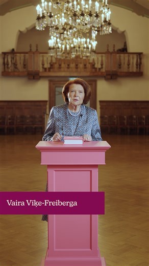Vaira Vīķe-Freiberga aicina sievietes pievienoties “Rozā zvērestam” un nebaidīties no krūšu pārbaudēm. Kustībai #PUPKULTŪRA pievienojusies bijusī Valsts prezidente Vaira Vīķe-Freiberga, kurai krūts vēža tēma ir dziļi personiska un emocionāli nozīmīga. Viņa atklāj, ka dzīves laikā bailes no diagnozes un neziņas par to, ko sagaidīt, ir atturējušas arī viņai tuvu cilvēku no savlaicīgas pārbaudes. Tāpēc Vaira Vīķe-Freiberga aicina sievietes neklusēt, negaidīt un neļaut bailēm uzvarēt. “Ja ir bailes 