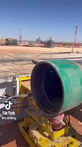 Los grados de acero para revestidores API se clasifican en cuatro grupos, según su resistencia al agrietamiento por tensión de sulfuro y la presión de trabajo. Estos grupos son: ♦️Grupo 1: H-40, J-55, K-55, N-80, R-95 ♦️Grupo 2: M-65, L-80, C-90, C-95, T-95, C-110 ♦️Grupo 3: P-110 ♦️Grupo 4: Q-125 Otra clasificación importante es el Nivel de especificación de producto (PSL), que divide los grados API de acero para revestidor en tres niveles según su aplicación: ♦️ PSL-1: Revestimiento de Aplicac