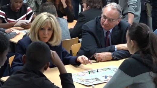 Brigitte Macron livre sa méthode pour lutter contre le harcèlement scolaire, à l'époque où elle était professeure (VIDEO) - Télé 2 Semaines