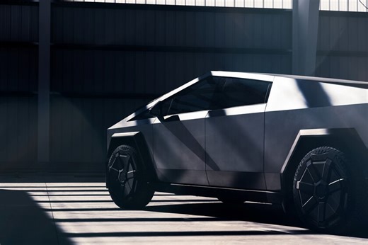 La historia de las pocas Tesla Cybetruck en México: dos ya chocaron y a una hasta la "araña" le pusieron