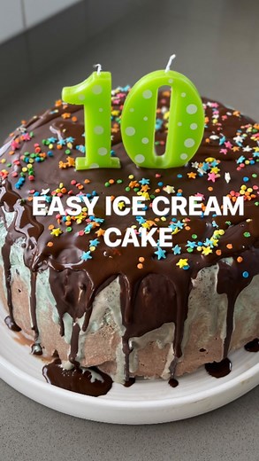 ✨ 4 ingredient ice cream cake ✨ ⬇️ This was the best cake and the kids loved it! 🤪 I am sure anyone could make this, plus it makes around 30 serves. 🍦 We used a chocolate and mint combo for the ice cream but you could swap for your faves. 😍 The small chocolate cake could be swapped for sponge or brownie etc. I use a 4L casserole dish but you could make a half size cake in a springform cake tin. Ingredients ⬇️ * 2L mint ice cream * 2L chocolate ice cream * 1 small premade chocolate mud cake fr