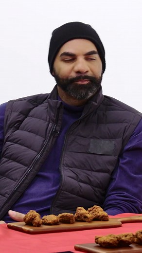 Jay Williams vs. Carlos Boozer: Hot Ones Showdown!