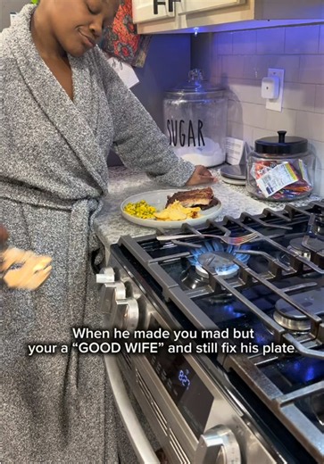 Fork so hot dne burned the meat 🤷🏽‍♀️ #funnyreels #roddeja #trendingreels #couplecomedy #viral
