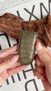 Fully wrapped in alligator leather, inside and out, where every curve and stitch speaks the language of pure craftsmanship and timeless class 🖤 #wildandking #moneyclip #alligatorleather #luxurywallet #handcrafted #premiumleather #elevatedstyle #timelessdesign #refinedluxury #finecraftsmanship | Wild And King