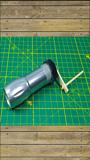 This Flashlight Works Without Batteries! 🔦⚡