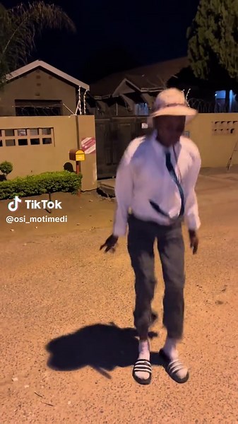 Vrr pha phaa @Larona Micah 🕺🏼 #schoolunifrom #bwtiktkok🇧🇼 #sama28 #amapiano #fyp