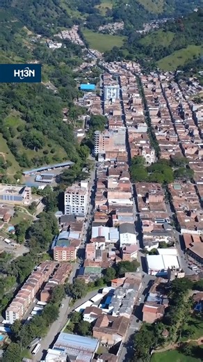 En un escenario de reconocimiento, dignificación y participación efectiva de las víctimas de las extintas Autodefensas Unidas de Colombia (AUC) en el proceso judicial, el Tribunal Superior de Medellín realizó en el municipio de Ciudad Bolívar, Suroeste de Antioquia, una audiencia de reparación integral. El encuentro que tuvo lugar en la Institución Educativa San José del Citará, contó con la participación de más de 100 víctimas, representantes de la Defensoría del Pueblo, de la Personerí