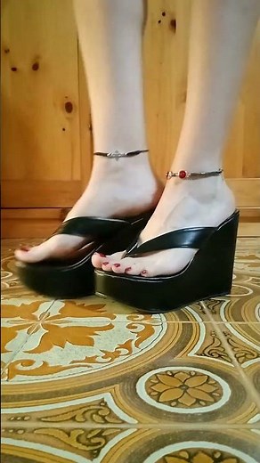 Black Wedge Platform Flip Flops 💘 #shoes #heels #wedges #sandals #flipflops #scarpe #feet