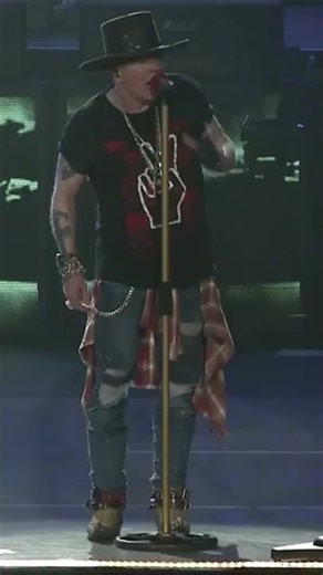 Guns N' Roses - Civil War - Slash Guitar Solo (LIVE)