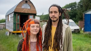 Off-grid community couple 'wouldn't live any other way'