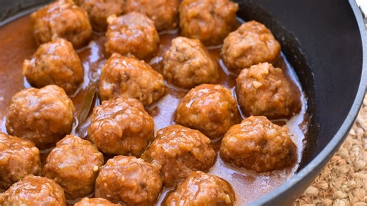 Grandma’s Secret Meatball Recipe—The Best Sauce You’ll Ever Taste!