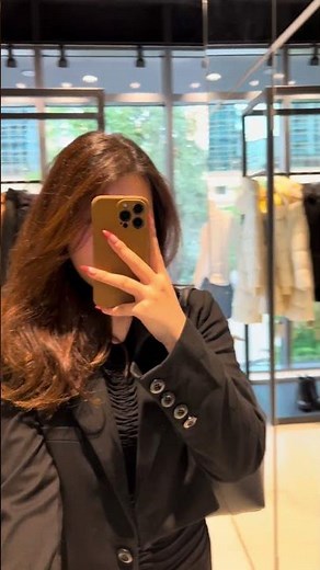 Magical Mirror Outfit Transformations!