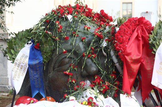 10 σπουδαία ποιήματα για το Πολυτεχνείο