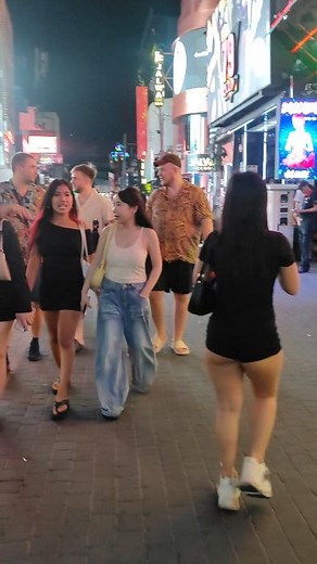 70K views · 639 reactions | Amazing Pattaya Walking Street Nightscenes ❤️ l9 | Explorer Guru | Facebook