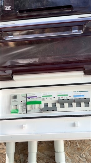 moha Enlaip on Instagram: "#mohaenlaip #electricidadencasa #módulo usb"