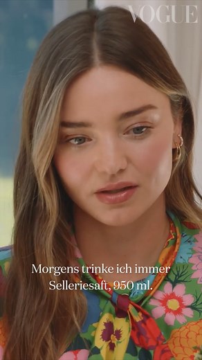 ➡ https://www.vogue.de/beauty/artikel/miranda-kerr-beauty-geheimnisse-selleriesaft-gua-sha-glanzendes-haar | VOGUE Germany