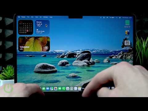 MacBook Air M5 - How to Insert an SD / microSD Card