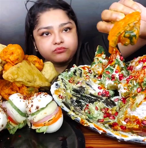 PAKODA EATING #indianmukbang #asmrvideo #pakoda #samosa | Eating Challenge