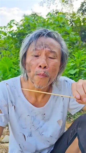 Grandpa Eats Candy Skewers and the Funny Ending🍢🍗🧒🧑‍🦳#shorts