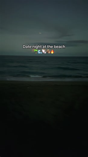 The beach at night is a lot of fun and such a perfect place to look at stars and watch airplanes flying in ✈️🐚✨ 🌊 #datenight #beachbonfire #dateideas #funthingstodo #florida