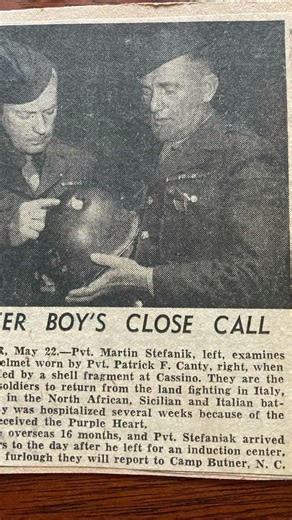 A un cheveu de la mort: casque américain percé par un éclat de bombe en 1943