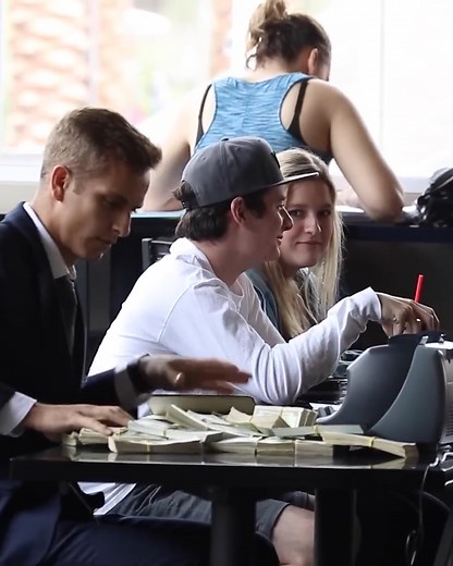 Everyone Froze When I Counted Cash! | ThatWasEpic