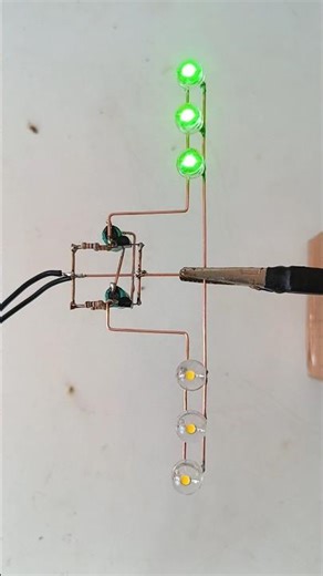 Flip Flop Circuit Using BC547 🔥 Easy DIY Electronics Project #shorts @electronic.32