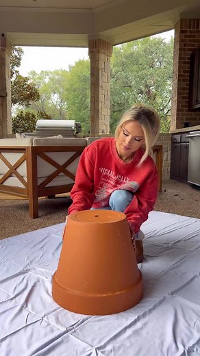 DIY Gingerbread Tree!♥️ So cute for your front porch, or anywhere in your home! Here’s what l used: 3 terracotta planters brown spray paint white puffy paint White glitter craft peppermints Star on top #christmasdiy #chrisrmasporchdecor #christmasdecor | Macy Blackwell