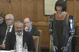 Robot says AI is ‘threat and opportunity’ during first House of Lords address
