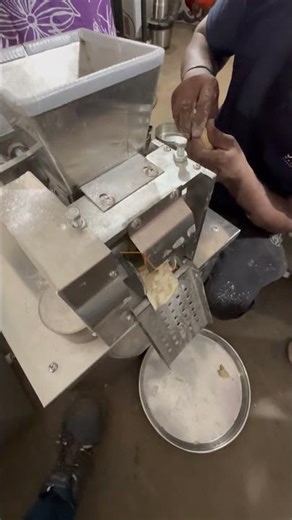 Compact Size, High Output – Small Machine, Big Production!”** 🥟⚡🔥 #samosamachine