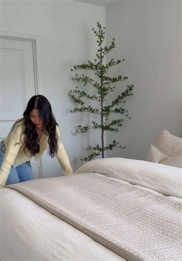 Quilt set⛅️🌼🧸|💬Comment BED for links🔗 — ON SALE NOW $35 more colors available! This Amazon quilt is such a dreamy layering piece lightweight, airy and cozy while still feeling fresh and comfortable💛✨ I’m in love with the pattern, it gives the bedding the prettiest touch of texture and an elevated feel! #quilt #bedding #beddingdecor #bedroomdecor #bedroominspo