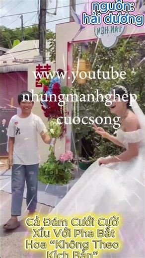 Một Pha Tung Hoa Khiến Các Anh Trai Mặt Ngắn 😭Cậu Em Cầm Bó Hoa Đi Khoe, Các Anh Chỉ Biết Quay Đi 😭