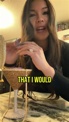 That tiny purse works 😳 🎥 @airaeats__