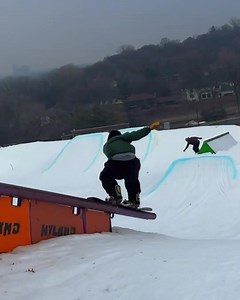 Smooth like jazz. 🎷🎼😮‍💨 Jake Aaronson taking the Wide Wise - Abel for a ride. 📹: @lil.grrzilla #SignalSnowboards #Signal_Life | Signal Snowboards
