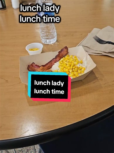 lunch lady lunch time #millenniallunchlady#lunchladyasmr #lunchlady #schoolasmr