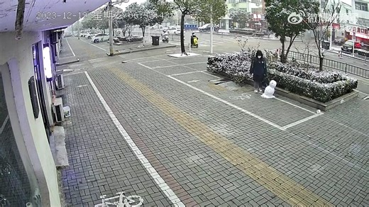 When you are sick of winter and take it out on Frosty the Snowman! #Fail 😂 Want to be featured? Message us your Funny Videos! | Funny Videos