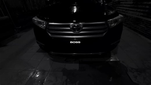 Toyota Land Cruiser vs. Lexus Highlander: A Comparison