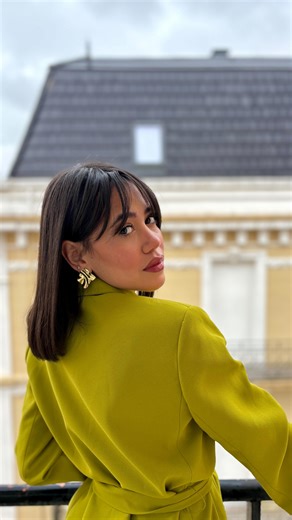 Dyna_mique on Instagram: "J’avais un événement de dernière minute , dont le dress code : CHIC EN VERT , heureusement que @mia_gallery_dz m’a sauvé et en plus avec une pièce maîtresse le fameux costume Zara vert que j’ai pu commander sur le site : miagallerie.com et que j’ai reçu super rapidement ! Pas la peine de se déplacer ni de faire 2h de trajet pour partir à garden vous trouverez tous les pièces disponibles chez @mia_gallery_dz avec un rapport qualité prix au top ✨ . . . . #ugc #ugccreator