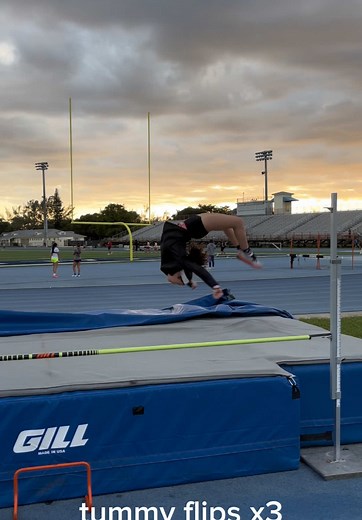 High Jump Day: ft. Ari As a former high jumper and coach these drills are a staple to perfecting your in-air mechanics. Which is one of (if not) the most important aspects of high jump. We do these drills 2x a week on our approach/jump days. Today was a lil bit of both. Save and share this workout if you want to train like collegiate athletes 🔥 Follow me @flightschool_jd for more #highjump #highjumper #highjumpers #highjumpdrills #trackandfield #track