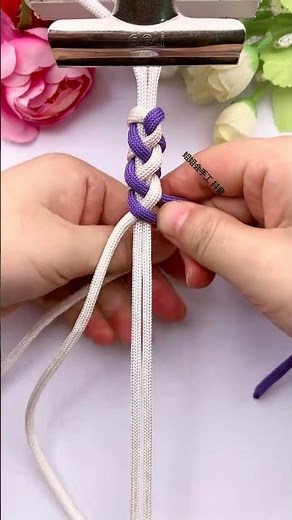 Four-strand hand braiding method