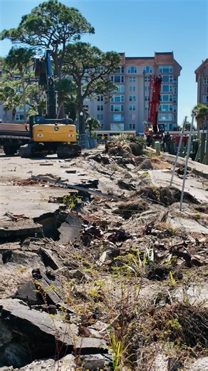 🌊 Exciting Progress at the Dunedin Marina! 🚧 Progress is underway at the Dunedin Marina, where BDI Marine is hard at work repairing and restoring the damaged seawall. Construction on the north seawall kicked off October 13. Repairs to the east seawall are expected to begin in November. The parking area and drive aisle next to Edgewater Park will be closed for the duration of the project. Access to the docks will remain open, although there may be temporary restrictions during construction. The