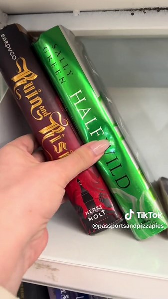 i’m gonna need the thrifts to cool off so i can tackle a few off my tbr ✨📖 #thrifting #bookhaul #thriftedbooks #thesilentpatient #lucyscore #knockemoutseries #booktokbooks #lucyfoley #thrillerbooks #legendborn #thrifthaul #booktokfyp #foryou #thriftfinds #bookgirlies #readersoftiktok #bookbuyingban #thriftshop #bookbuyingproblem #tbrlist #thriftstorefinds #bookishtiktok #romancenovel #thriftshopping #bookdragon #readertok