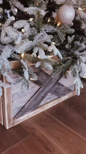 Christmas tree stand Box Cover #diy #diywoodprojects #palletproject #handmade #homemadechristmasdecor #christmastiktok #fyp