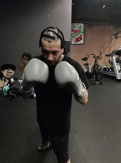 Meta glasses on so there’s no guessing. This is real mitt work, real coaching, and real attention—every round. If you’re serious about changing in the new year, train with someone who’s locked in. January spots limited. DM “DAWGHOUSE” 🐾 #fyp #dallaspersonaltrainer #boxingtraining🥊 #newyear #dallastx